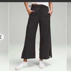 Lululemon Stretch Woven Wide-Leg High-Rise Cropped Pants Black Size Medium EUC